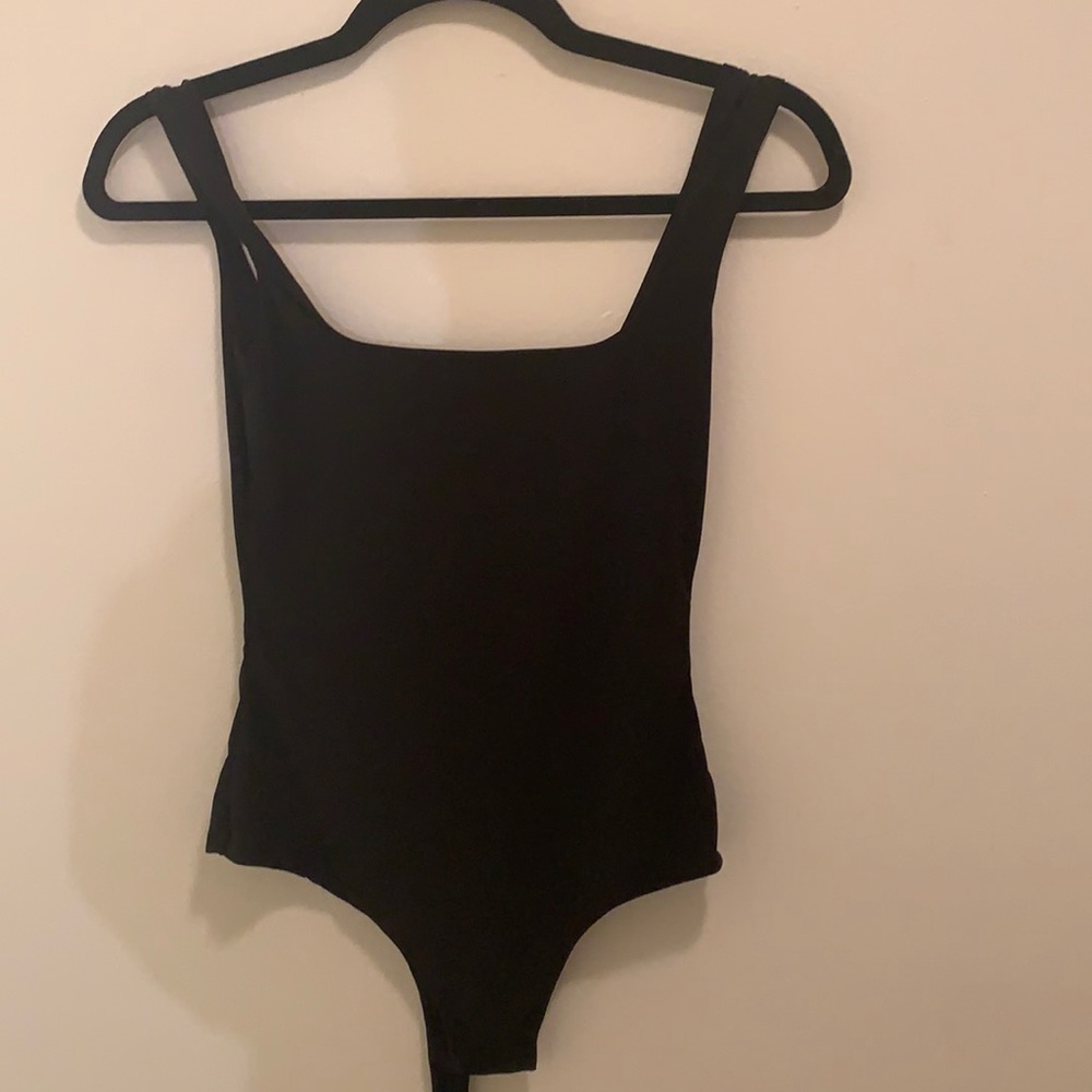 PrettyLittleThing Black Box Neckline Bodysuit